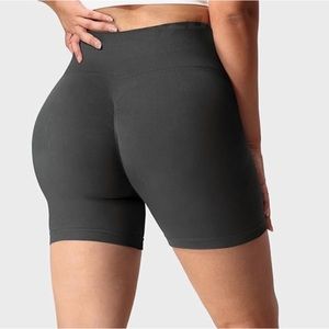 YEOREO women seamless scrunch workout shorts